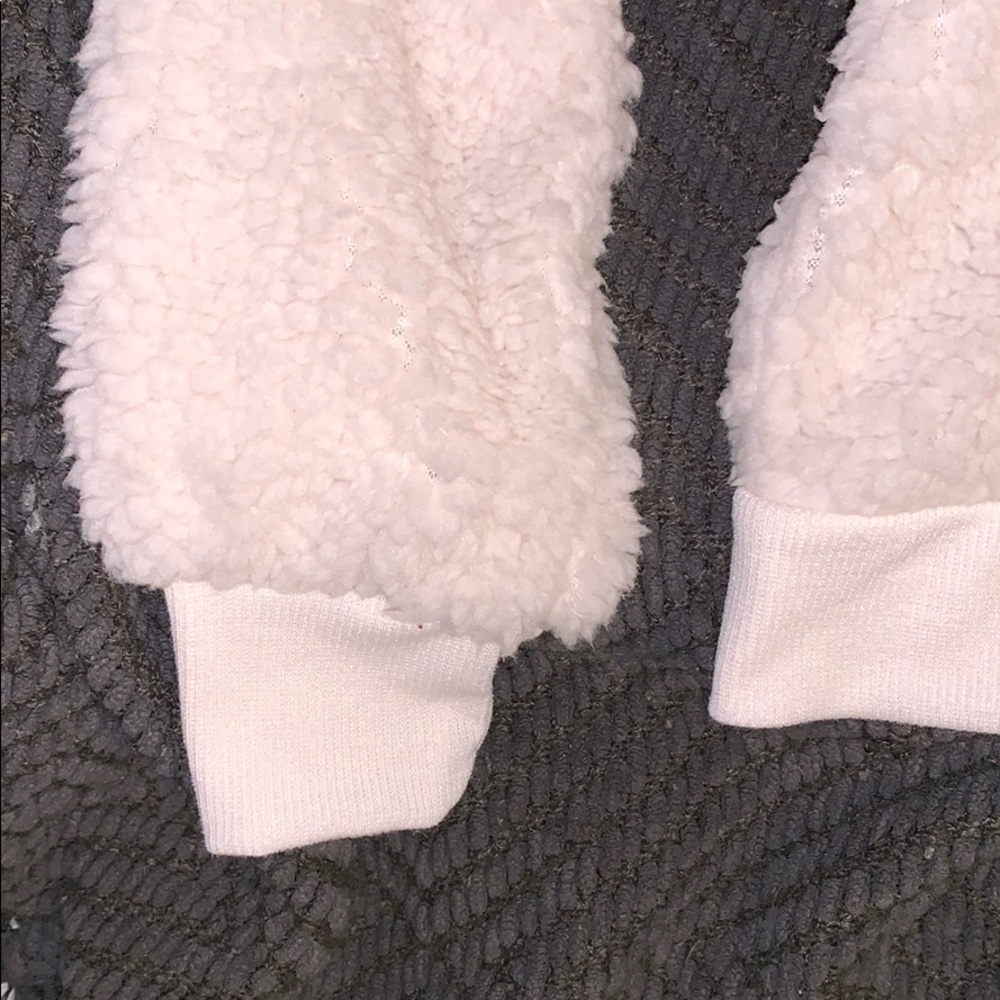 Sherpa Pullover - Picture 3 of 3